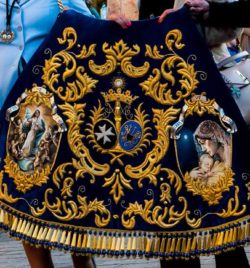 PROCESION EXTRAORDINARIA DE 25 ANIVERSARIO  FUNDACIONAL DE LA HERMANDAD  Y LA COFRADÍA DE NAZARENOS   (ZARAGOZA)
