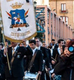 PROCESION EXTRAORDINARIA DE 25 ANIVERSARIO  FUNDACIONAL DE LA HERMANDAD  Y LA COFRADÍA DE NAZARENOS   (ZARAGOZA)