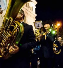 PROCESION EXTRAORDINARIA DE 25 ANIVERSARIO  FUNDACIONAL DE LA HERMANDAD  Y LA COFRADÍA DE NAZARENOS   (ZARAGOZA)