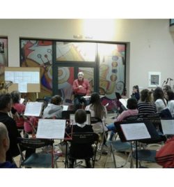 ENSAYO CON EL MAESTRO COMPOSITOR Y DIRECTOR ABEL MORENO