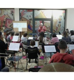 ENSAYO CON EL MAESTRO COMPOSITOR Y DIRECTOR ABEL MORENO