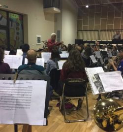 ENSAYO CON EL MAESTRO COMPOSITOR Y DIRECTOR ABEL MORENO