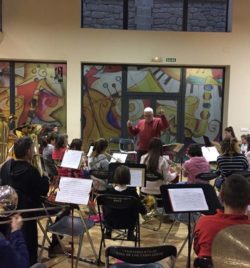 ENSAYO CON EL MAESTRO COMPOSITOR Y DIRECTOR ABEL MORENO