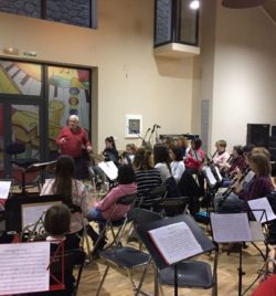 ENSAYO CON EL MAESTRO COMPOSITOR Y DIRECTOR ABEL MORENO