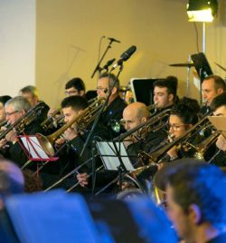 Vientos metales interpretando un tema en el concierto de Navidad